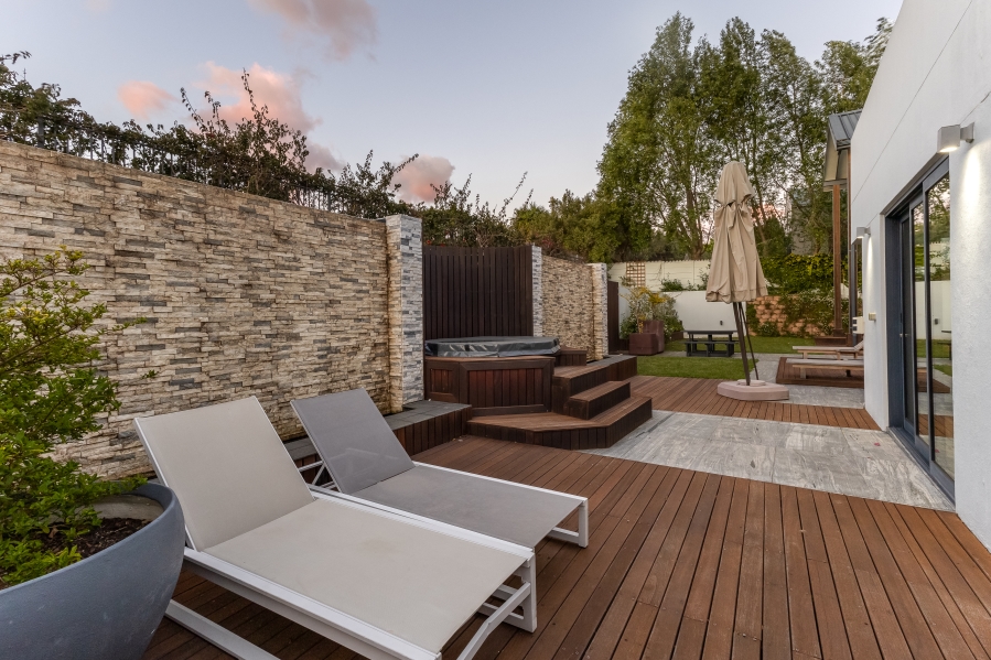 6 Bedroom Property for Sale in Mostertsdrift Western Cape
